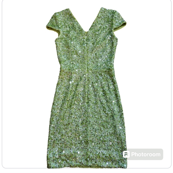 DRESS THE POPULATION Zoe V-Neck Green Sequin Bodycon Mini  Dress - Picture 6 of 15